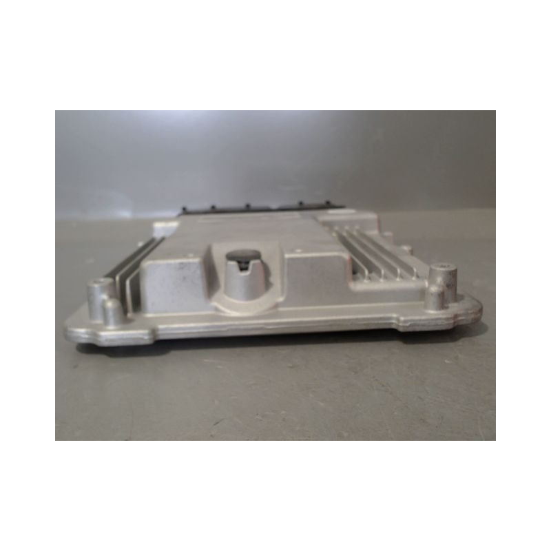 CALCULATEUR MOTEUR VOLKSWAGEN GOLF