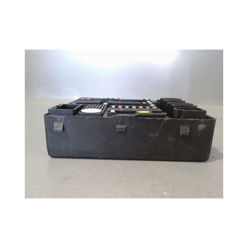 BOITE A FUSIBLES RENAULT MEGANE
