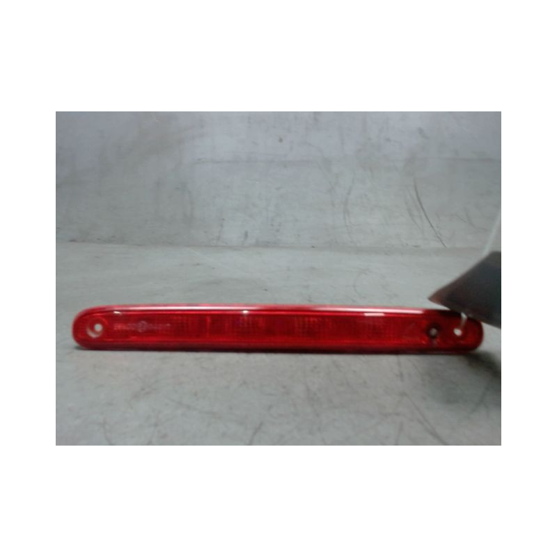FEUX STOP SUPPLEMENTAIRE TOYOTA AYGO 5P