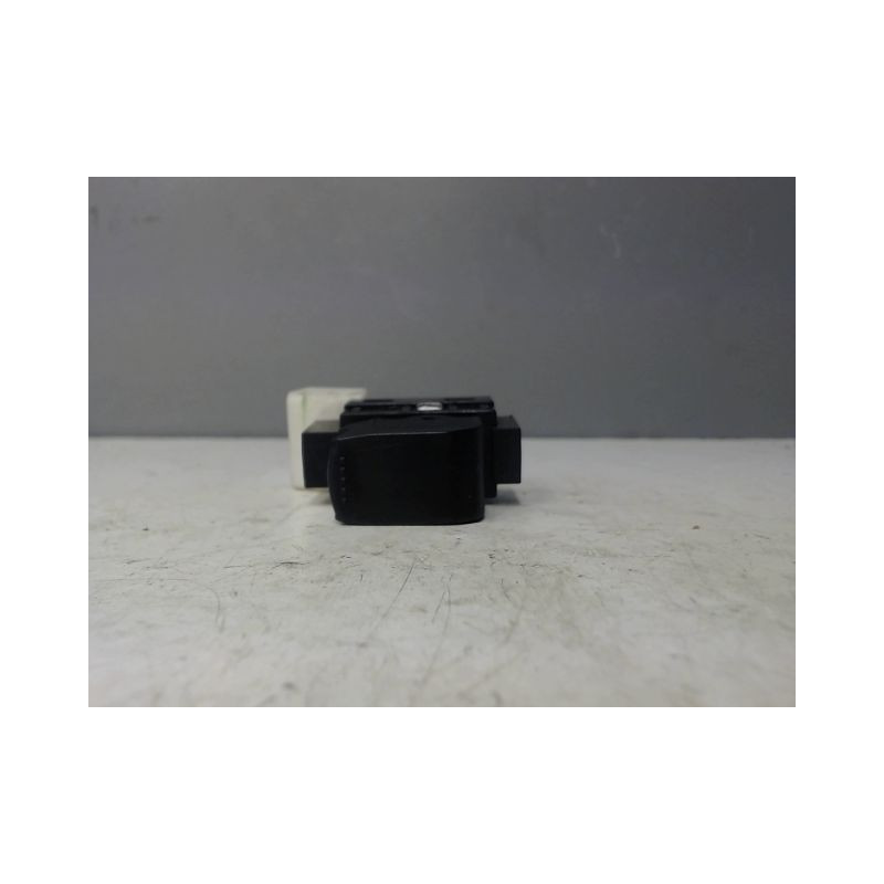 COMMANDE LEVE-GLACE PORTE AVD NISSAN PIXO