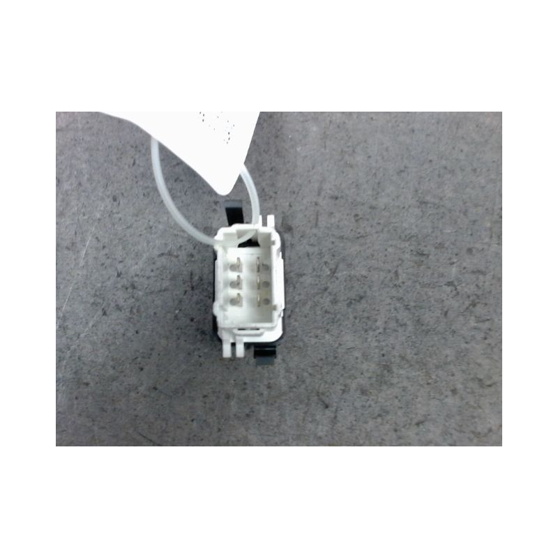 COMMANDE LEVE-GLACE PORTE AVD RENAULT CLIO