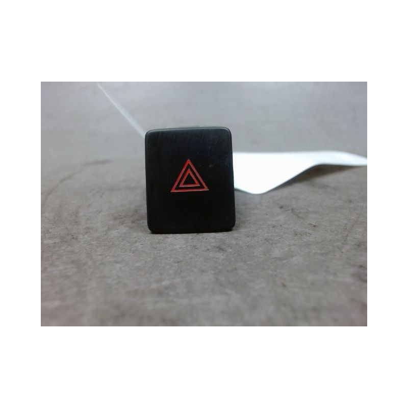 BOUTON DE WARNING NISSAN QASHQAI