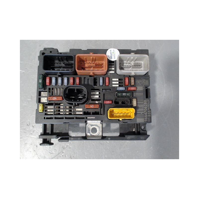 BOITE A FUSIBLES PEUGEOT 308 SW 2008-