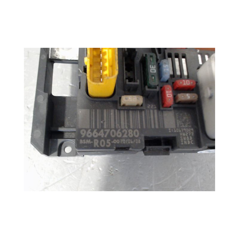 BOITE A FUSIBLES PEUGEOT 308 SW 2008-
