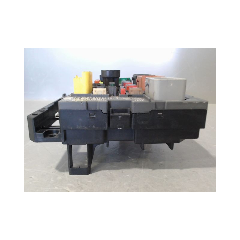 BOITE A FUSIBLES PEUGEOT 308 2007-