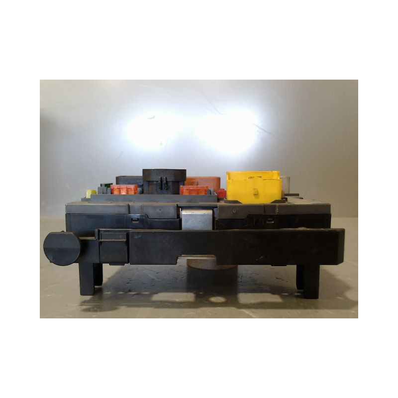 BOITE A FUSIBLES PEUGEOT 308 2007-