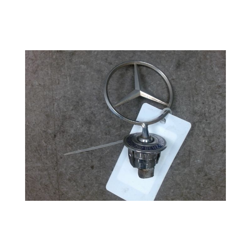 SIGLE CALANDRE MERCEDES CLASSE E 99-2002