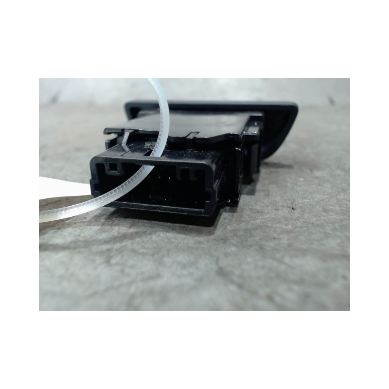 BOUTON DE WARNING TOYOTA YARIS