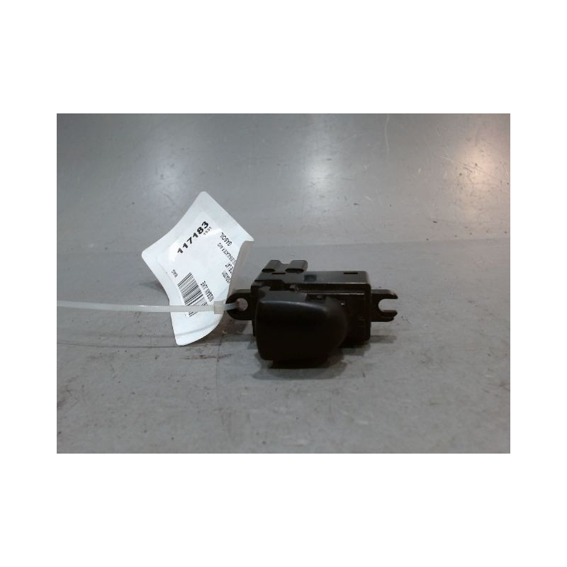 COMMANDE LEVE-GLACE PORTE AVD NISSAN JUKE