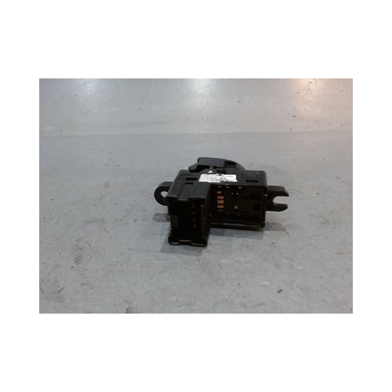 COMMANDE LEVE-GLACE PORTE ARD NISSAN JUKE