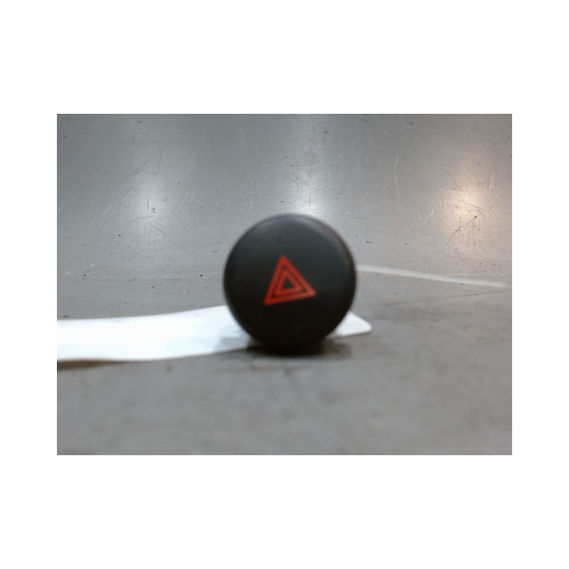 BOUTON DE WARNING NISSAN JUKE