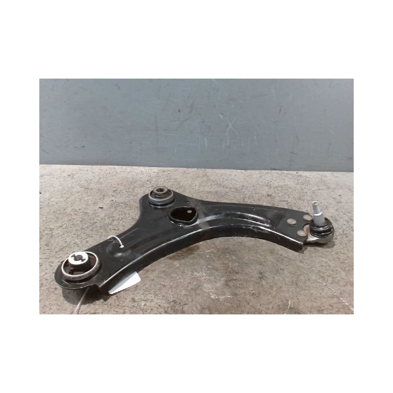 TRIANGLE INFERIEUR AVANT DROIT RENAULT CLIO