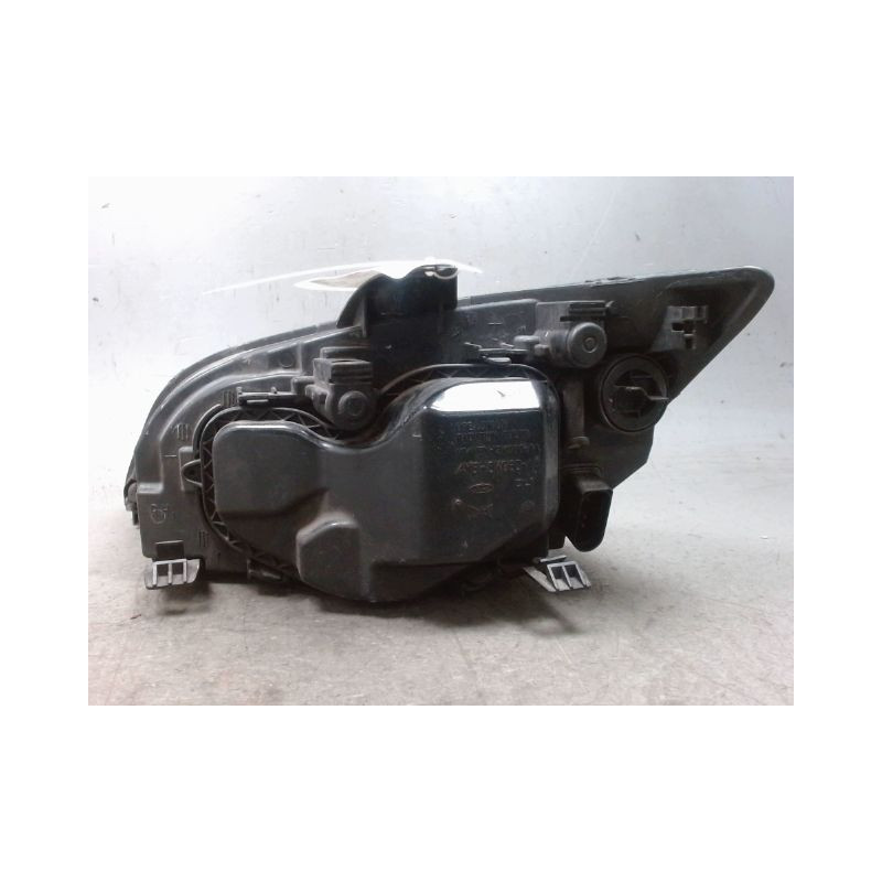PHARE DROIT FORD FOCUS 04-07