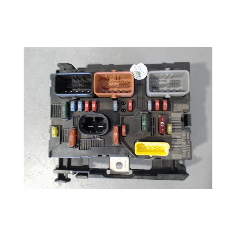 BOITE A FUSIBLES PEUGEOT 307 SW Phase 2 2005-2008