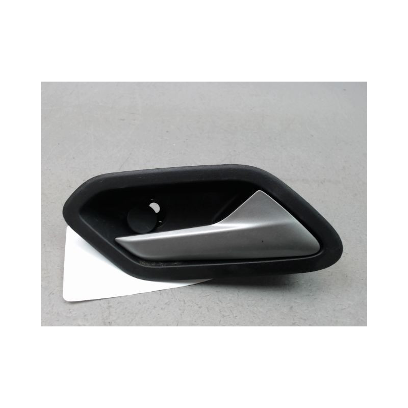 POIGNEE INTERIEURE PORTE AVANT DROIT DACIA DUSTER 2010-