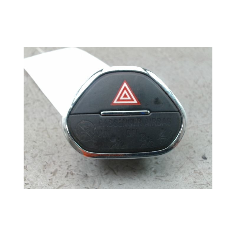 BOUTON DE WARNING OPEL CORSA 2010-