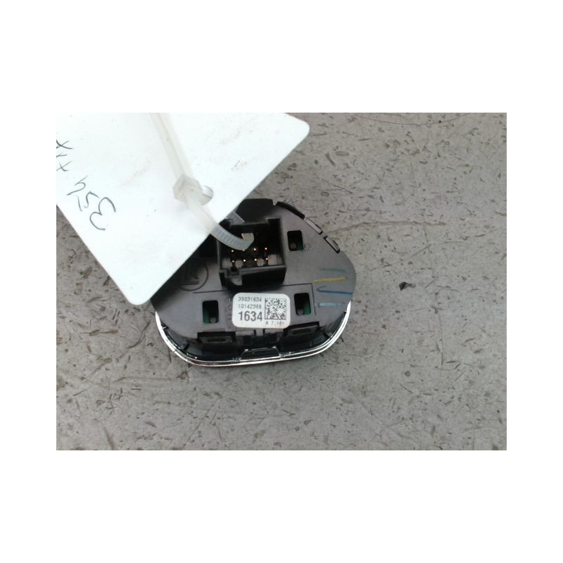 BOUTON DE WARNING OPEL CORSA 2010-