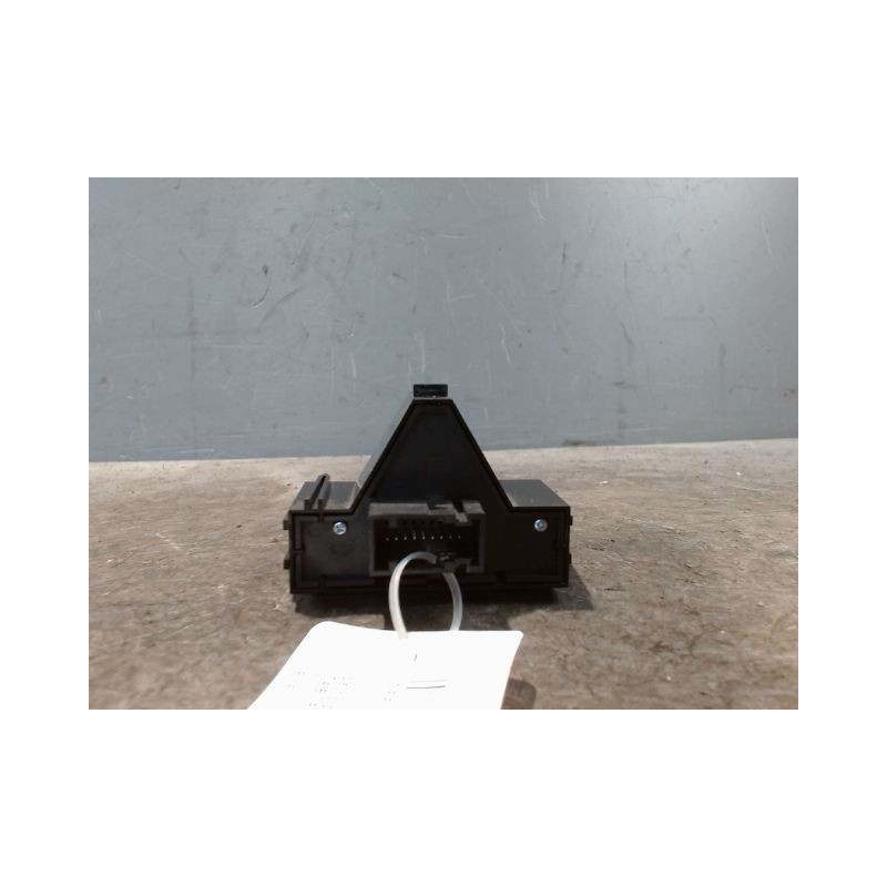 BOUTON DE WARNING OPEL CORSA