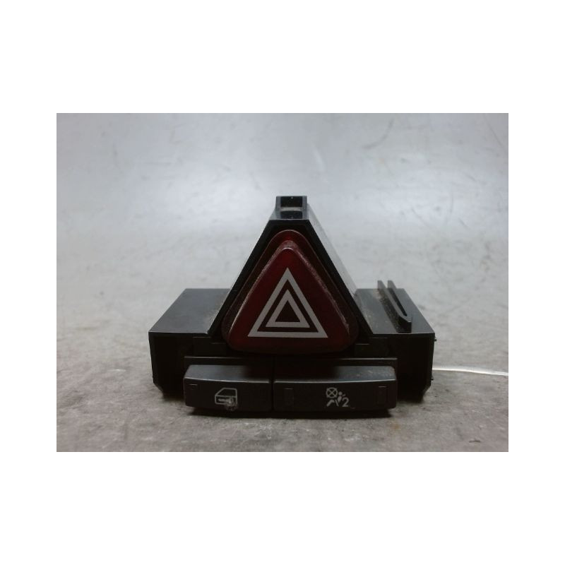 BOUTON DE WARNING OPEL CORSA