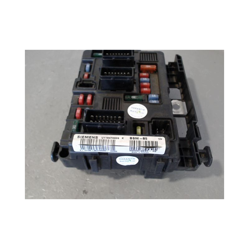 BOITE A FUSIBLES PEUGEOT 307