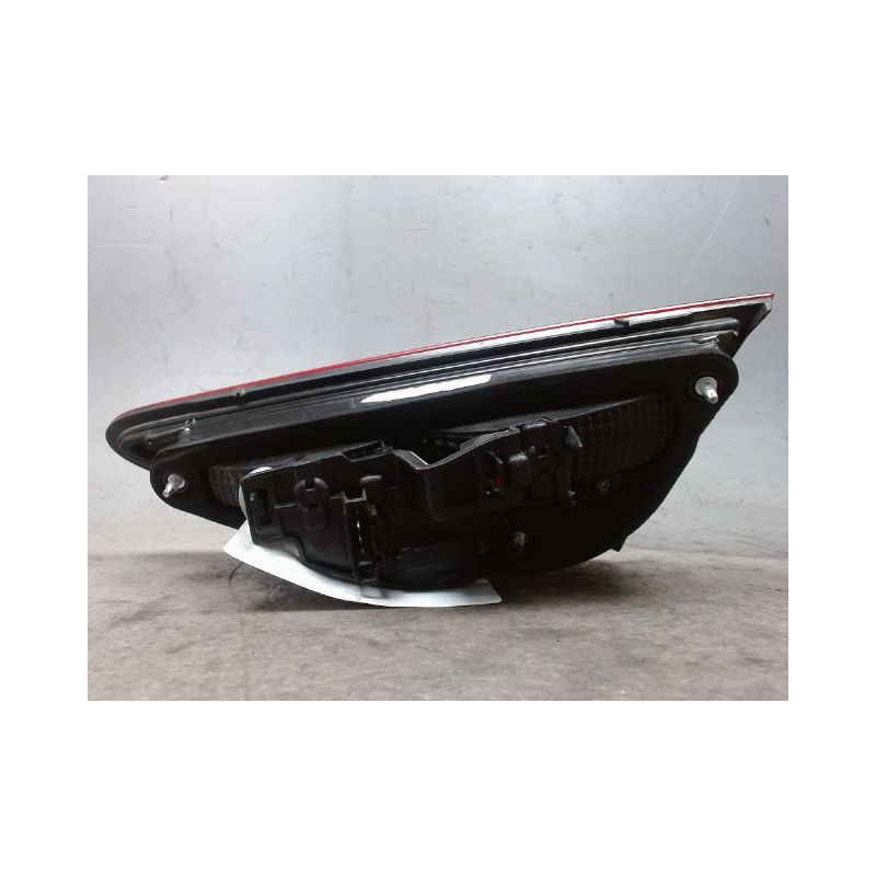 FEU ARRIERE INTERIEUR GAUCHE SEAT LEON