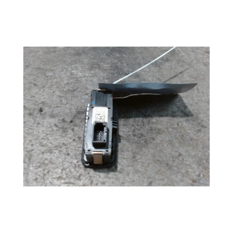 BOUTON DE WARNING AUDI A1