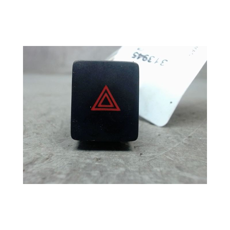 BOUTON DE WARNING NISSAN MICRA