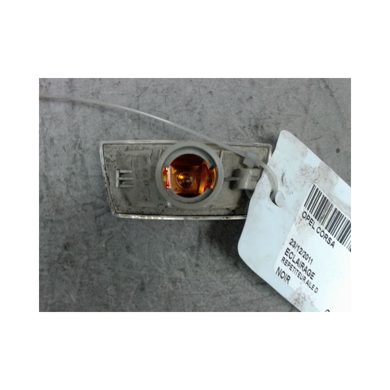 REPETITEUR AILE DROIT OPEL CORSA