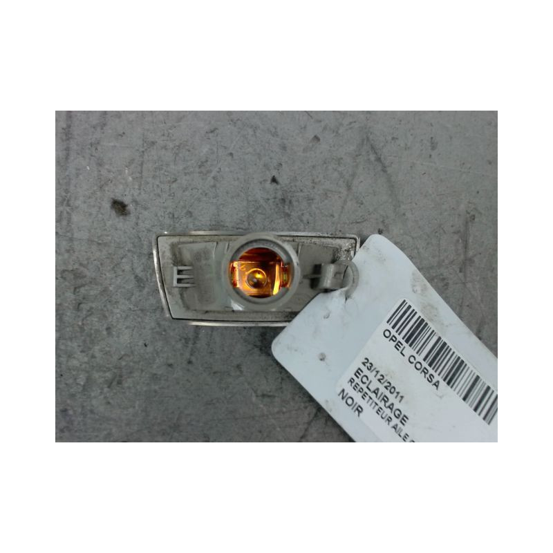 REPETITEUR AILE GAUCHE OPEL CORSA
