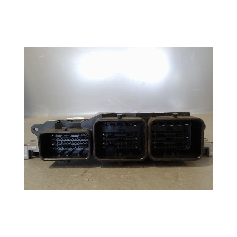 CALCULATEUR MOTEUR PEUGEOT 208