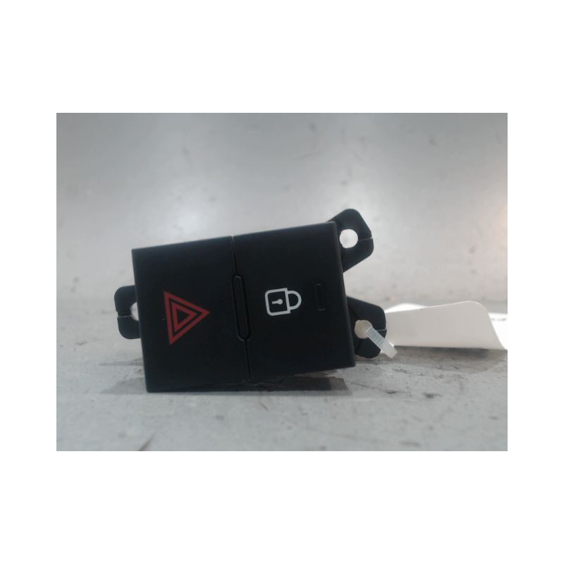 BOUTON DE WARNING HYUNDAI I20