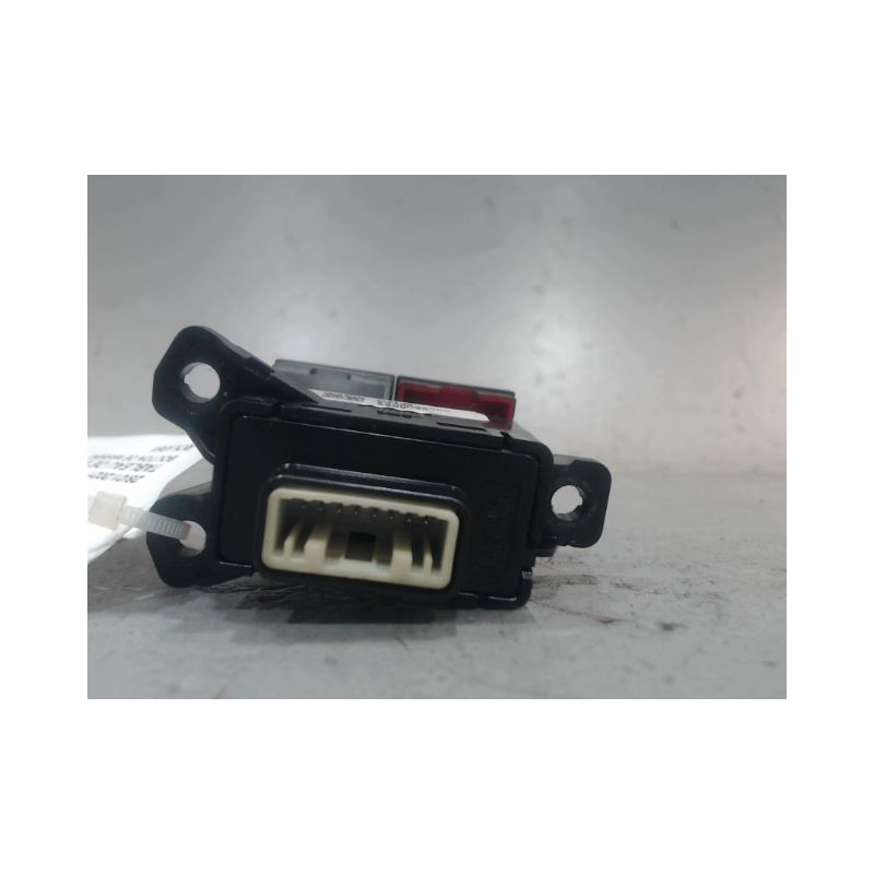 BOUTON DE WARNING HYUNDAI I20