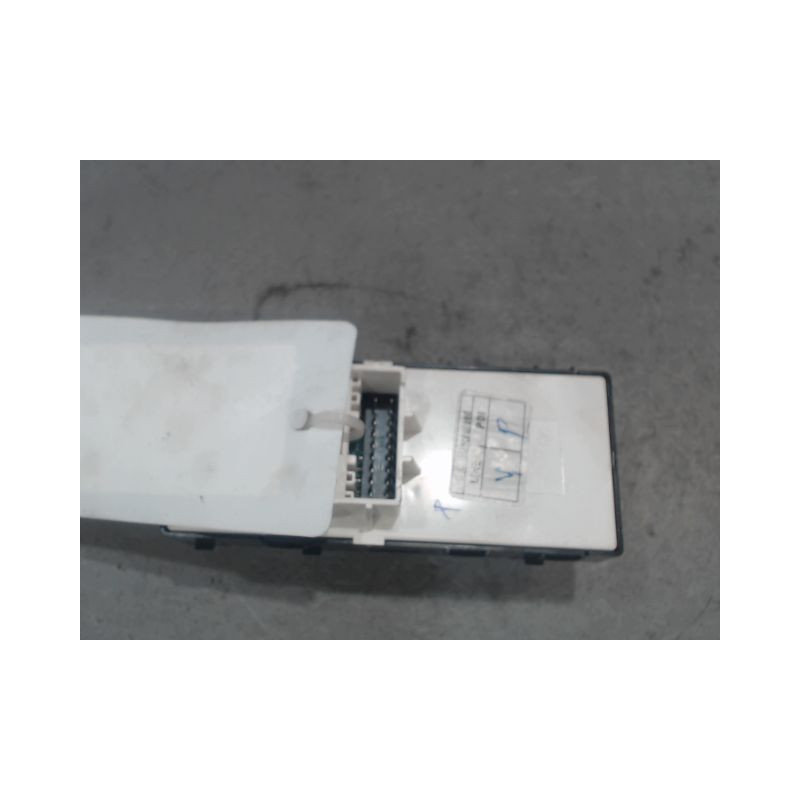 COMMANDE LEVE-GLACE PORTE AVG HYUNDAI I20