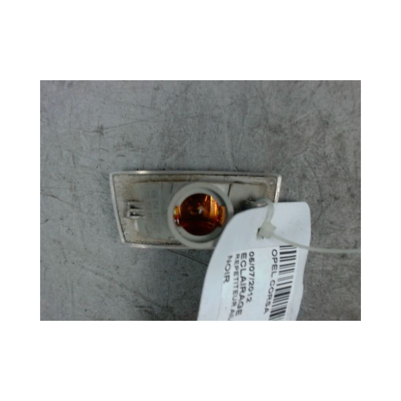 REPETITEUR AILE GAUCHE OPEL CORSA