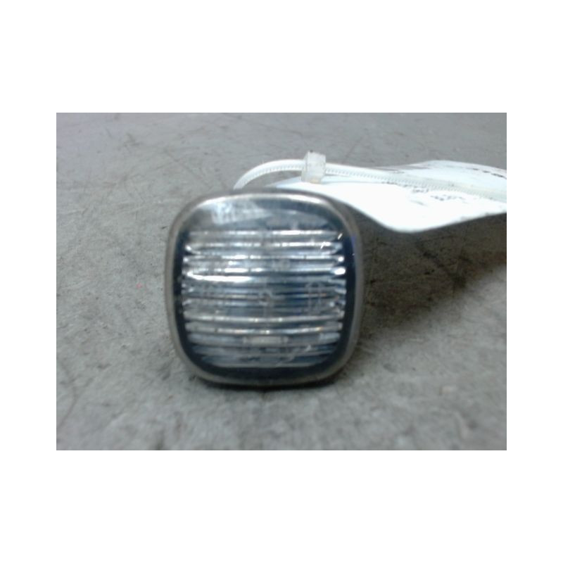 REPETITEUR AILE GAUCHE SKODA FABIA