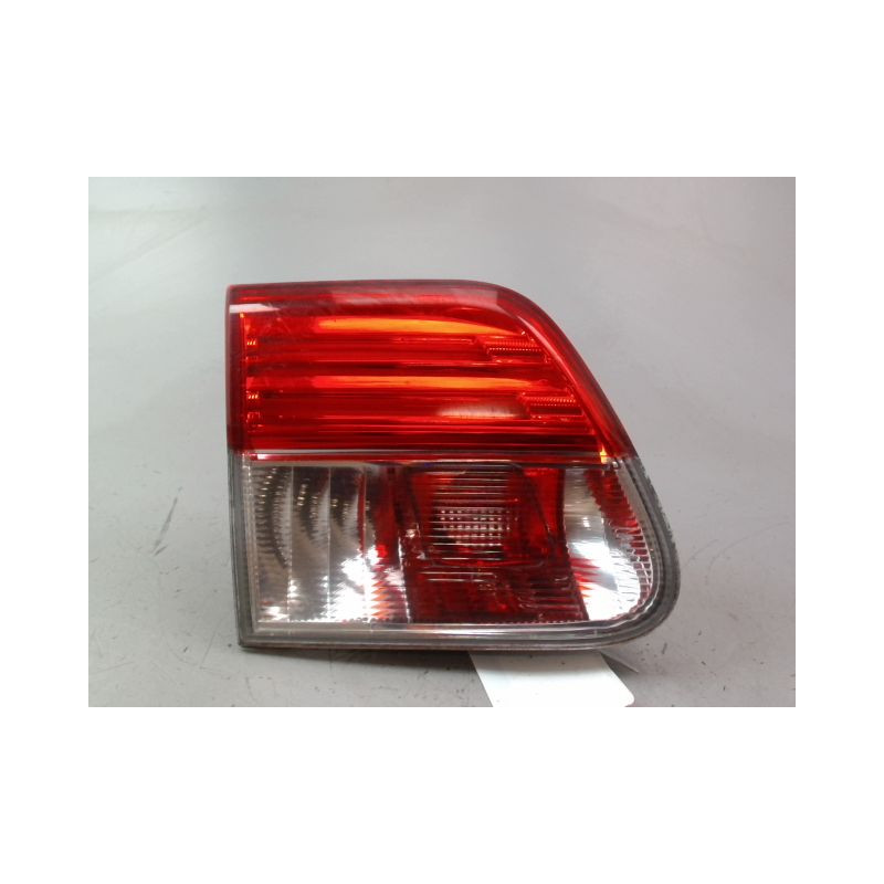 FEU ARRIERE INTERIEUR GAUCHE TOYOTA AVENSIS