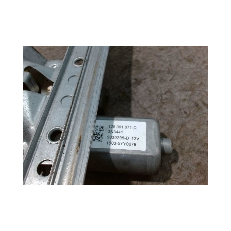 MECANISME+MOTEUR LEVE-GLACE AVANT DROIT DACIA DOKKER