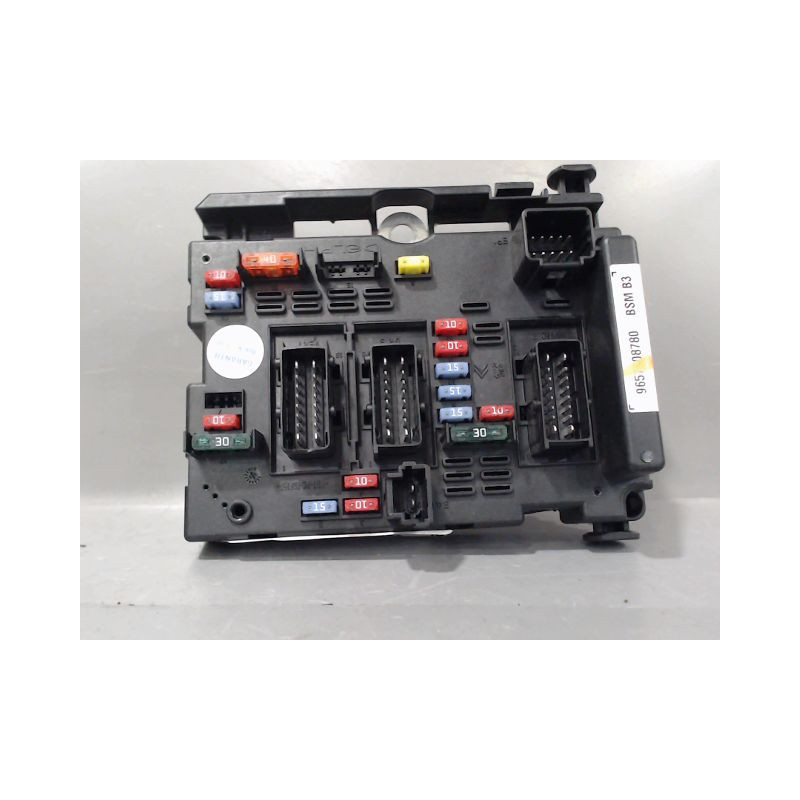 BOITE A FUSIBLES PEUGEOT 206