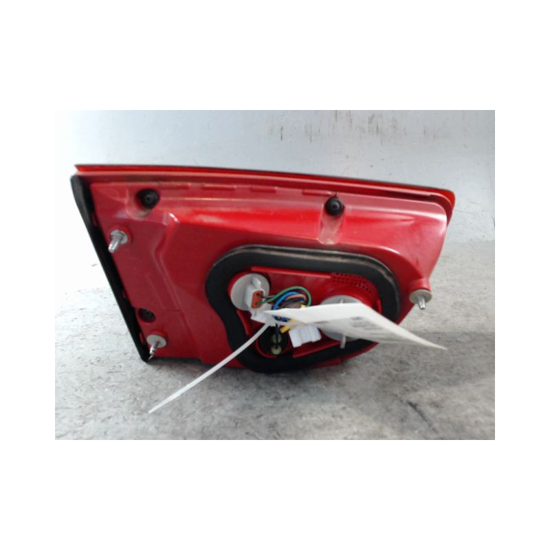 FEU ARRIERE INTERIEUR DROIT KIA RIO 2005-