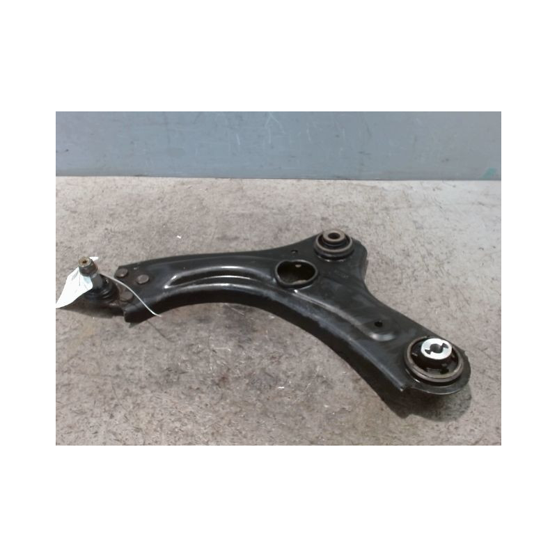 TRIANGLE INFERIEUR AVANT GAUCHE RENAULT CLIO