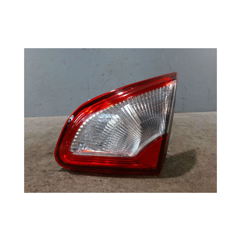 FEU ARRIERE INTERIEUR DROIT NISSAN QHASQAI 2007-