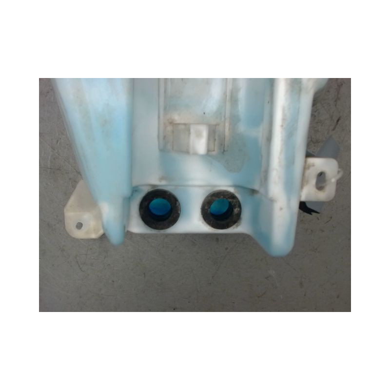 RESERVOIR LAVE-GLACE AVANT TOYOTA YARIS