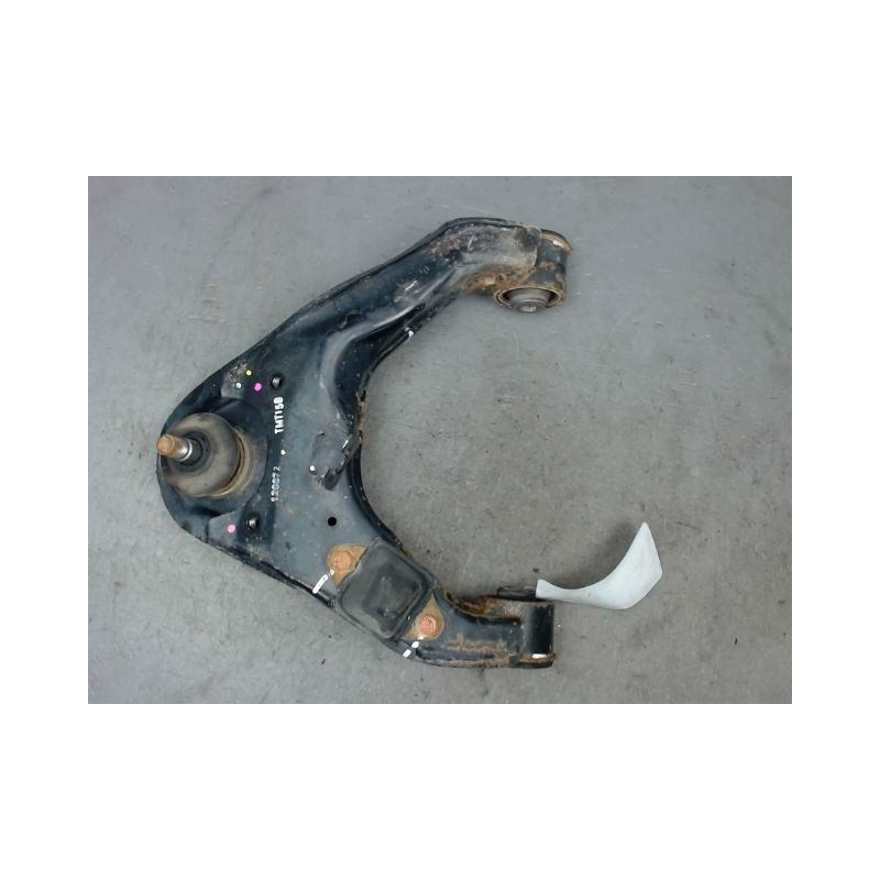 TRIANGLE SUPERIEUR AVANT DROIT MITSUBISHI L 200