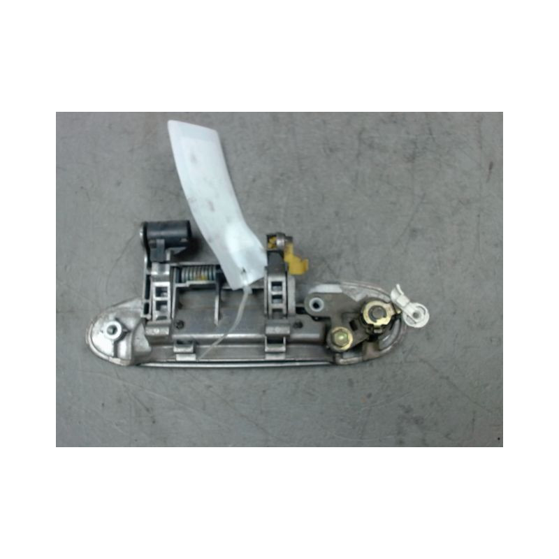 POIGNEE EXTERIEURE PORTE AVANT DROIT TOYOTA YARIS -2003