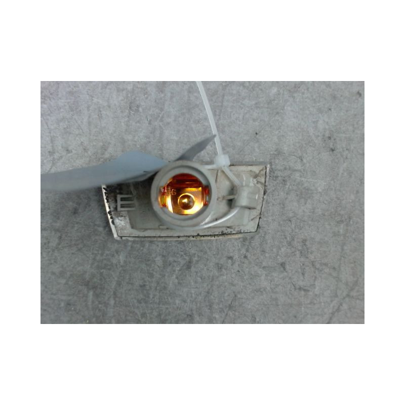 REPETITEUR AILE DROIT OPEL CORSA
