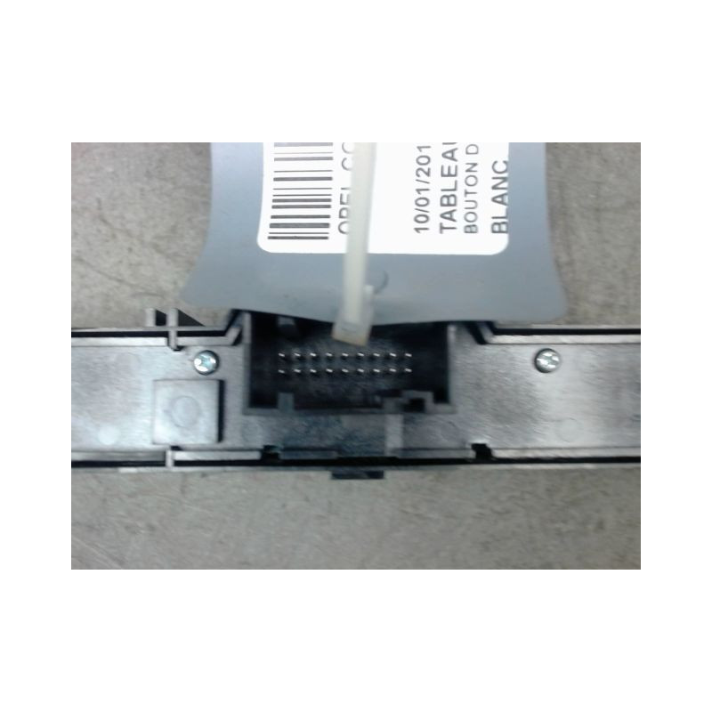 BOUTON DE WARNING OPEL CORSA