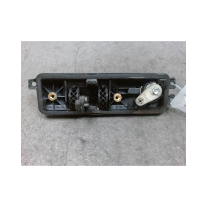 POIGNEE EXTERIEURE PORTE BATTANTE GAUCHE DACIA LOGAN MCV 2007-
