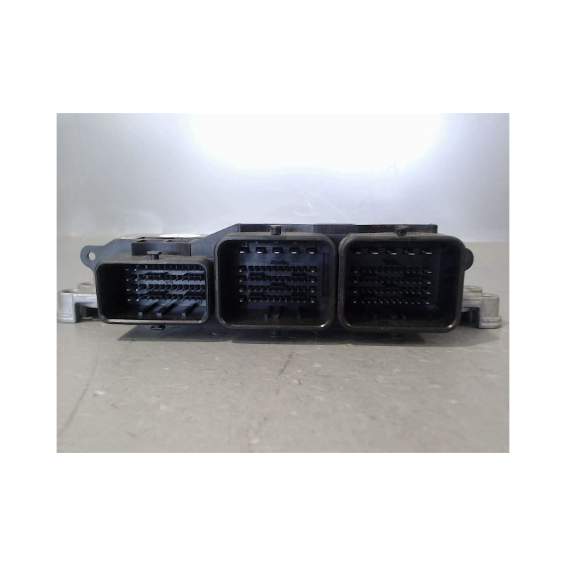 CALCULATEUR MOTEUR PEUGEOT 208