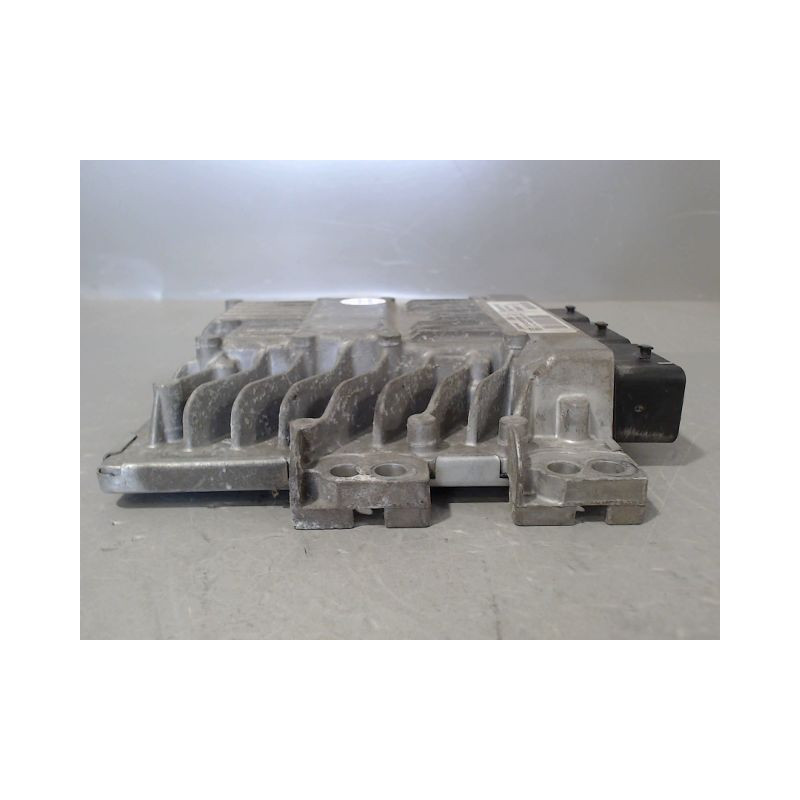 CALCULATEUR MOTEUR RENAULT LAGUNA