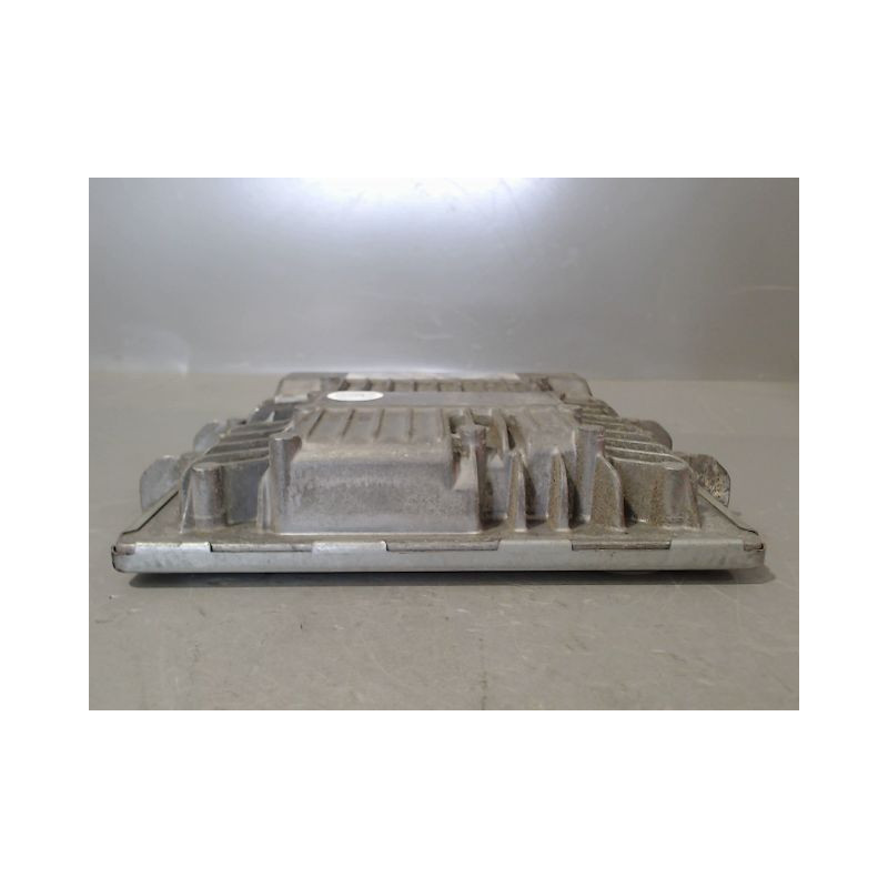 CALCULATEUR MOTEUR RENAULT LAGUNA